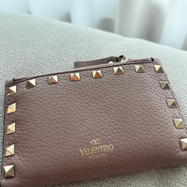 발렌티노 락스터드 지갑