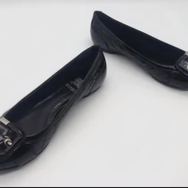 (정품)버버리 블랙 에나멜 플랫슈즈 35.5 (225-230)