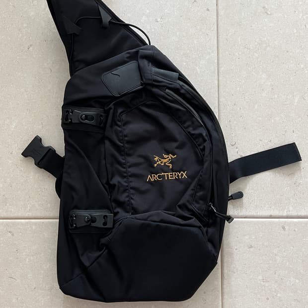 아크테릭스 시스템A 퀴버백 블랙/골드