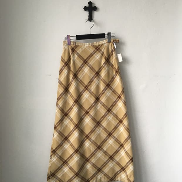 Check pattern woolen skirt