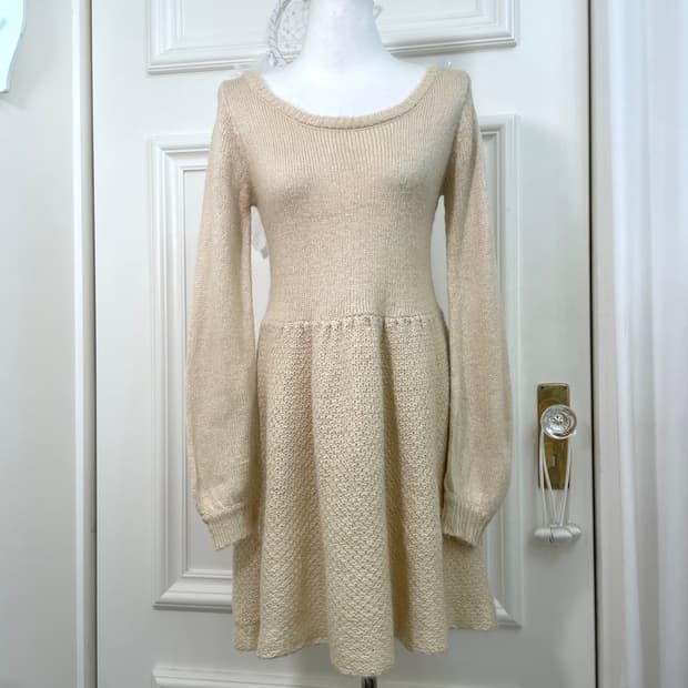 ivory lovely flare knit opc(size-M)