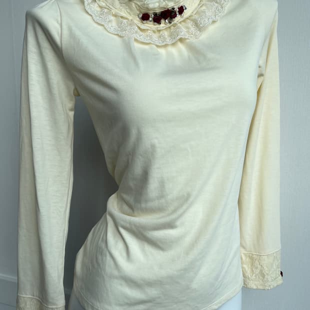 axes femme 아이보리 로즈 긴팔