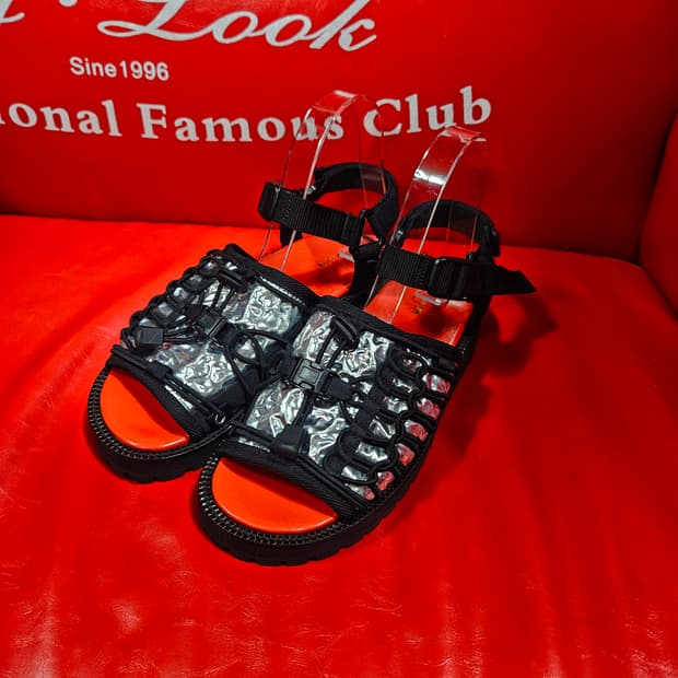  (새상품)Kolor in Japan 실버 스트렙 비블람 샌들