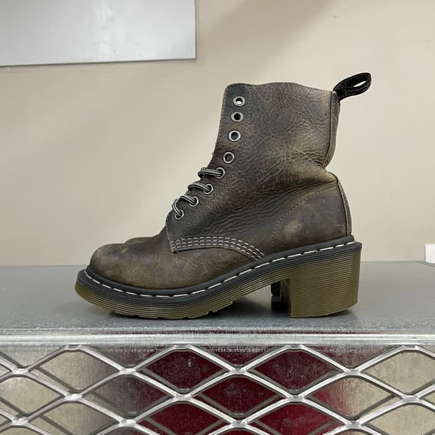 닥터마틴 다크브라운 8홀 워커 us5