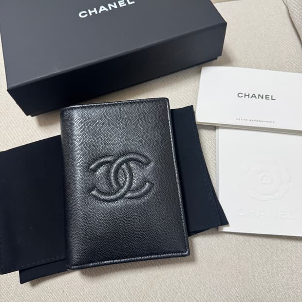 샤넬 클래식 여권지갑 반지갑 내장칩