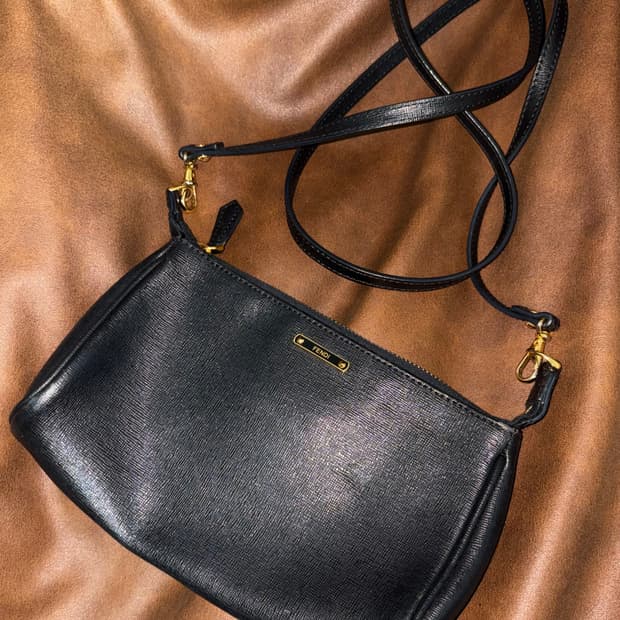 펜디 금장 레더 크로스백