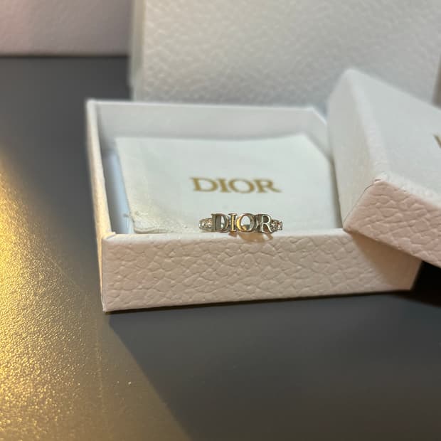 디올 레볼루션 반지 s