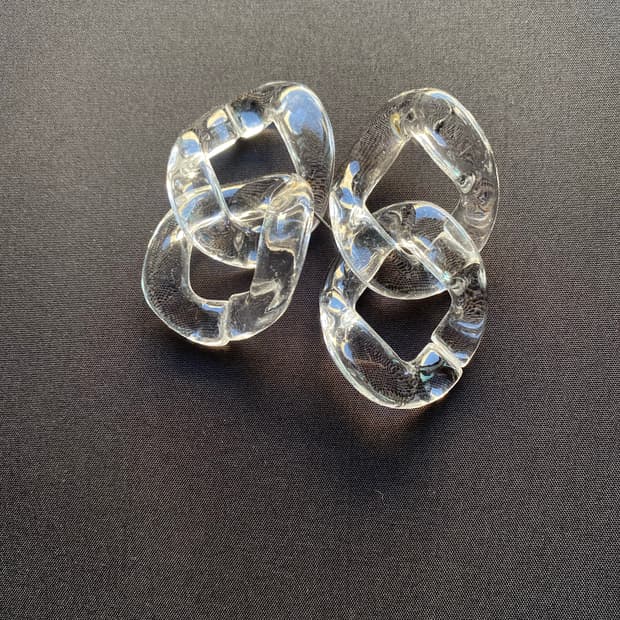 투명 체인 귀걸이