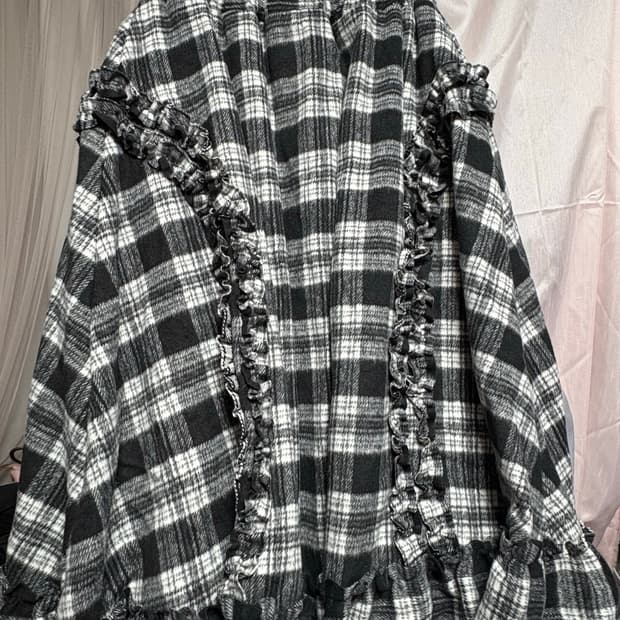 아이브가을 착용) 생긴스튜디오 러플 울 스커트 체크