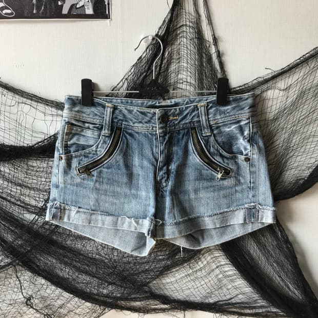 Zipper detailed denim shorts  