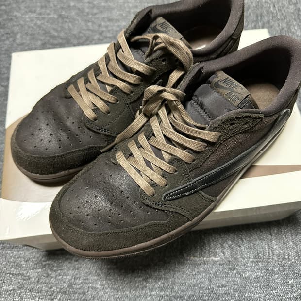 나이키 조던x스캇 벨벳 브라운 280