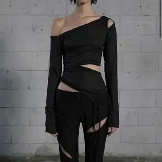 보헤미안서울 컷아웃 롱슬리브 티