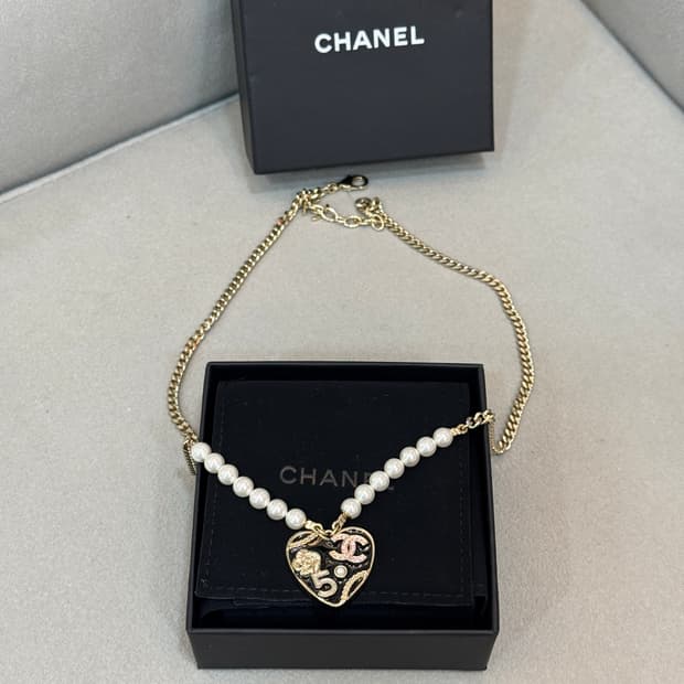 새상품급 샤넬 하트 진주 목걸이