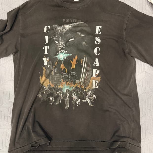 폴리테루 더현대 티셔츠