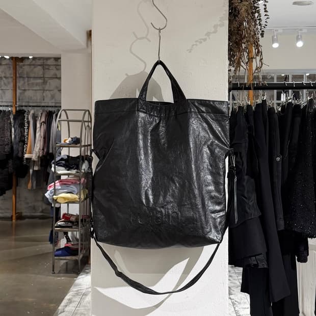 준지 블랙 레더 로고 토트백