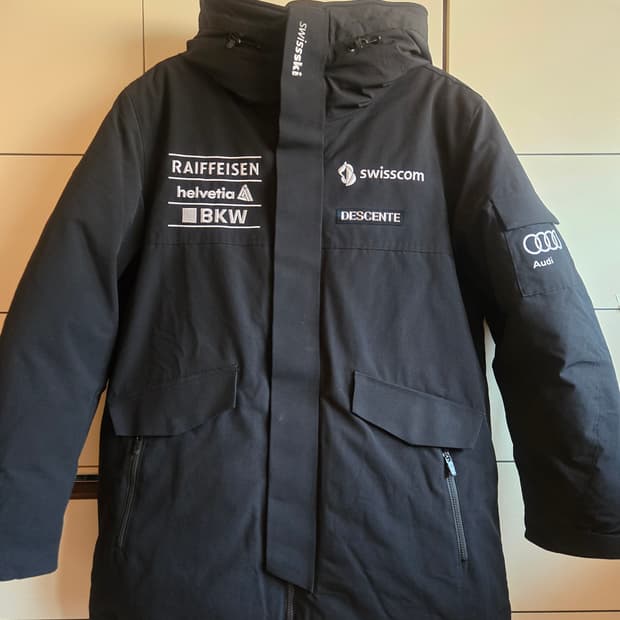 데상트 스위스 스키팀 레플리카 미드 다운 패딩자켓(105사이즈)