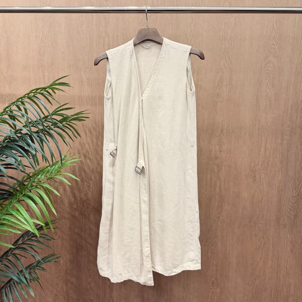 에르메스 파리 린넨 슬리브리스 레이어드 원피스 메탈 버클 디테일 아이보리