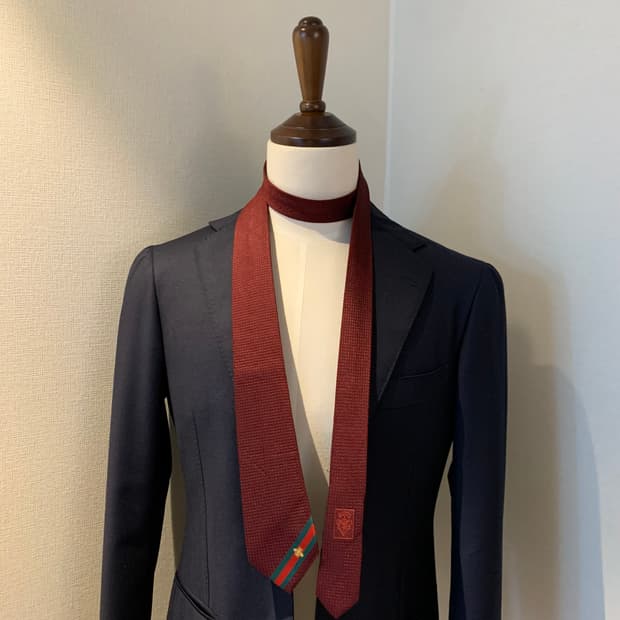 구찌 시그니처 웹 스트라이프 골드 벌 명품넥타이 신형라벨 최상급