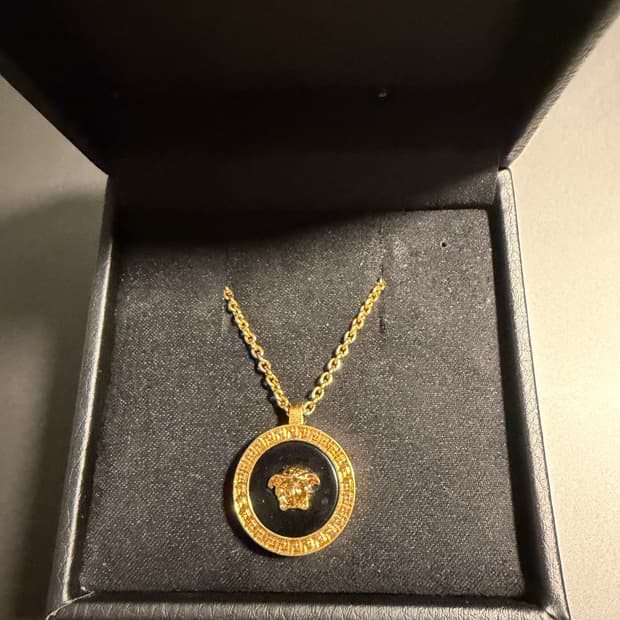 베르사체 메두사 목걸이 풀박스