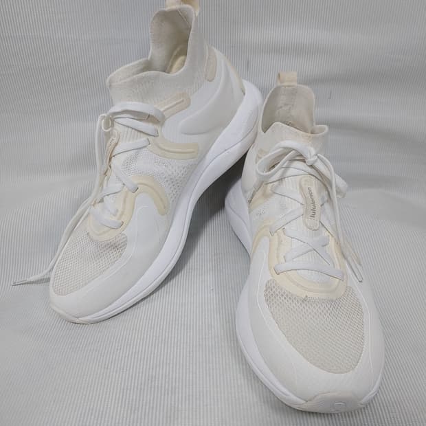 룰루레몬 차지필 미드 2 트레이닝화 여성 240