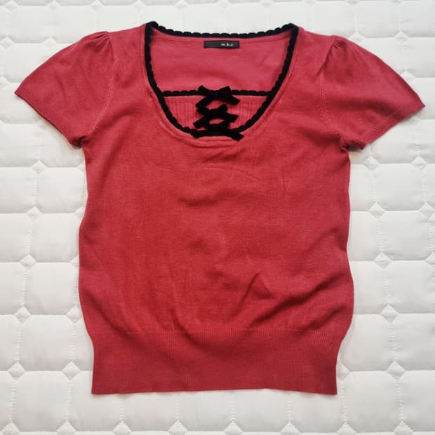 로맨틱 블랙리본 배색 니트 반팔