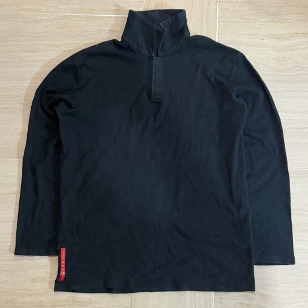 프라다 스포츠 카라 롱 슬리브