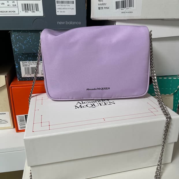 알렉산더 맥퀸 체인 숄더백 라벤더