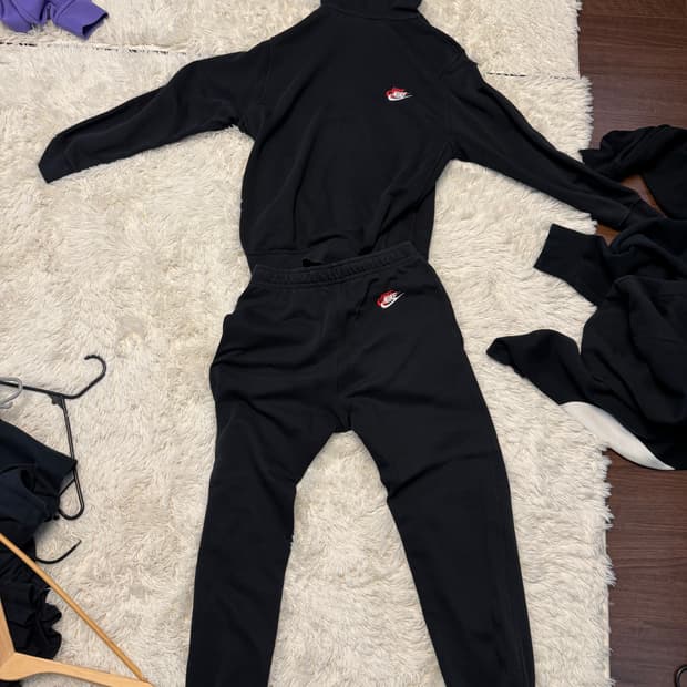 나이키 스우시 옷 셋업 싸게 팔아요