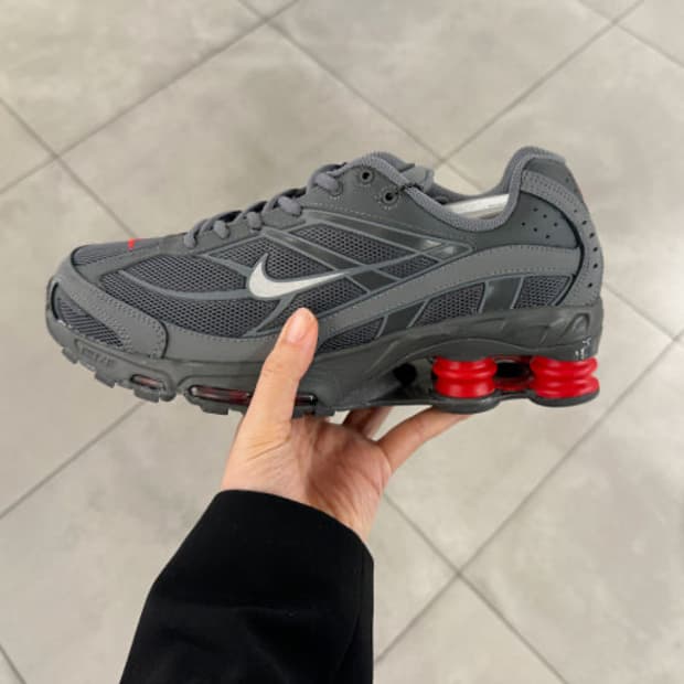 나이키 샥스 라이드2 스모크 그레이 레드