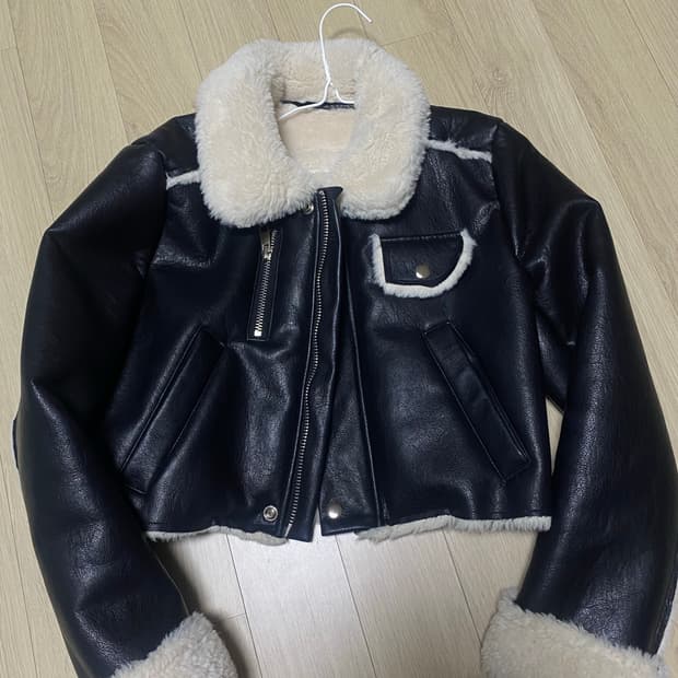 크랭크 무스탕 크롭 블랙 자켓 레더 가죽 퍼