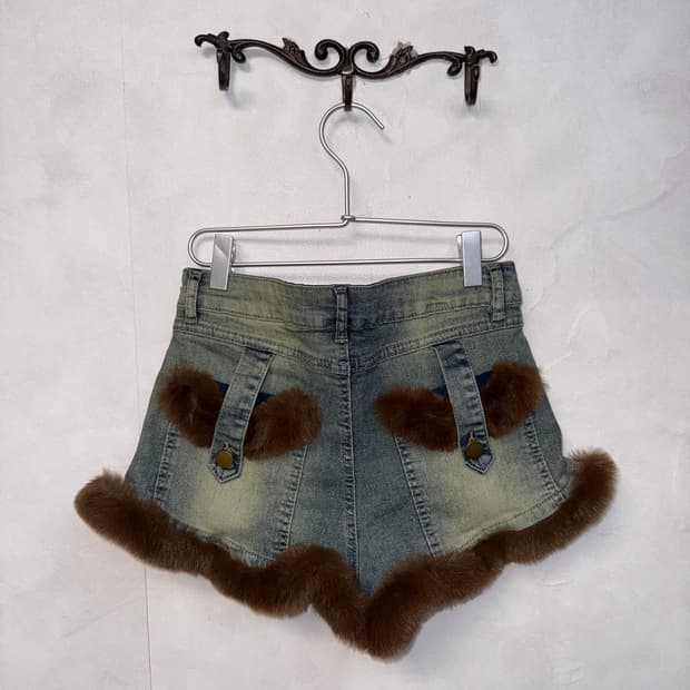 Washing denim y2k fur stud short pants
