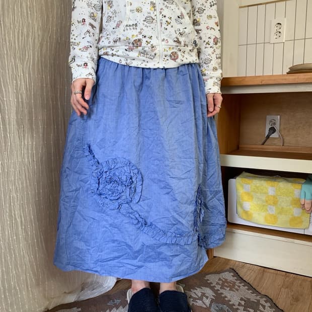 flower ruffle skirt..
