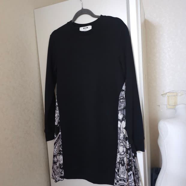 MSGM 블랙 프린트  슬리브 원피스
