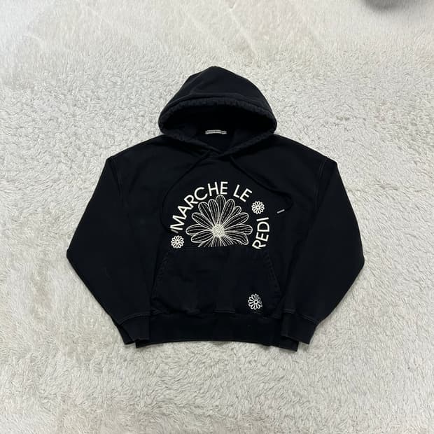 마르디메크르디 후드