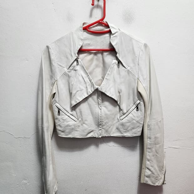 화이트 리얼레더 크롭 가죽자켓