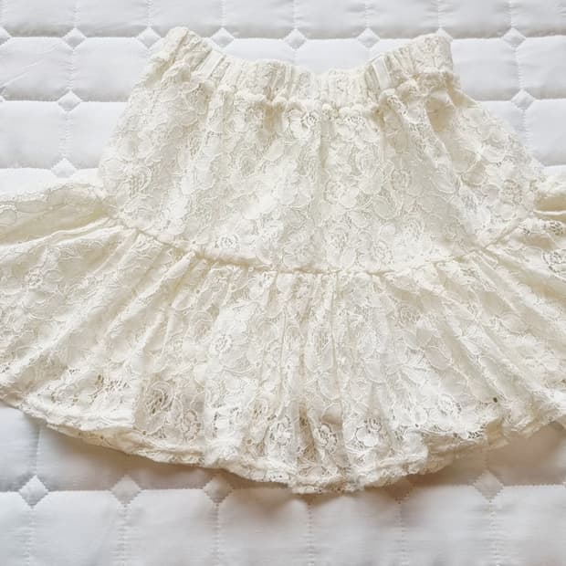 아이보리 레이스 플레어 스커트