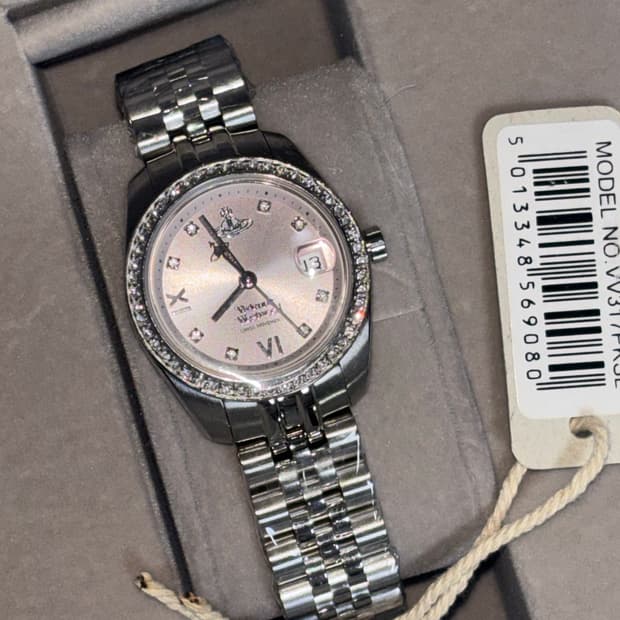 비비안웨스트우드 펜처치 큐빅시계