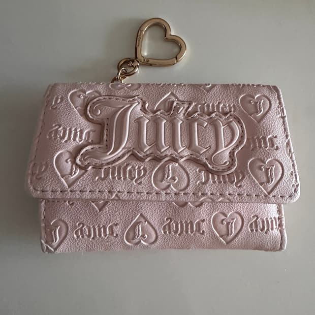 쥬시꾸뛰르 핑크 하트 지갑