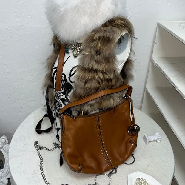 Michael Kors 레더 스터드 숄더백