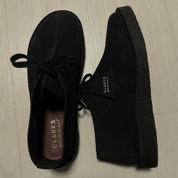 클락스 데저트 트랙 블랙 스웨이드