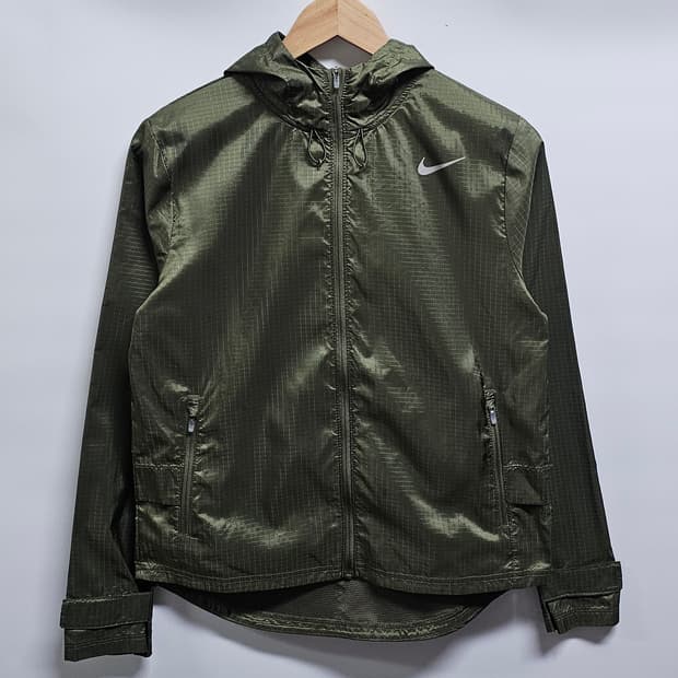 나이키 여성 에센셜 러닝바람막이 S