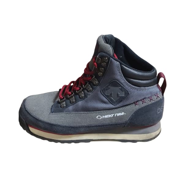 데상트 하이킹  여240