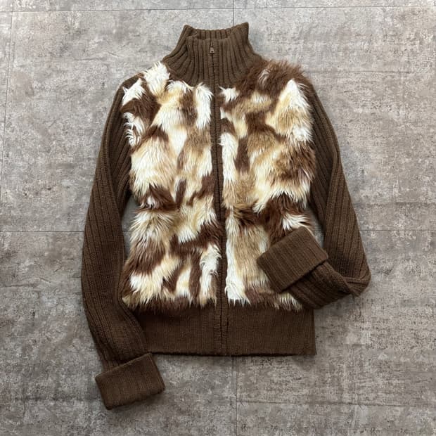 프론트 퍼 하이 넥 니트 집업