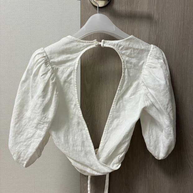 리포메이션 린넨 크롭 블라우스
