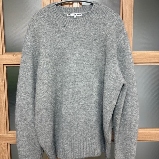 밀로아카이브 크롭 실루엣 니트 [멜란지 그레이]