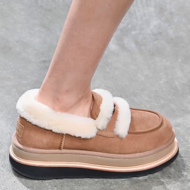  UGG X sacai Loafer Chestnut 소가죽 양모 로퍼