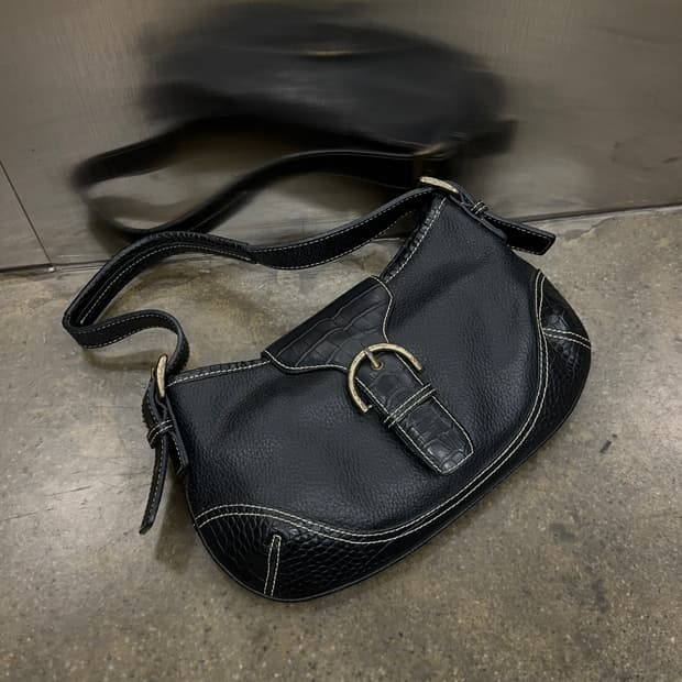 Black leather soulder bag