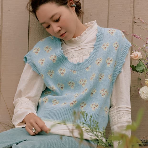 써스데이아일랜드. 꽃 자카드 숏베스트_S
