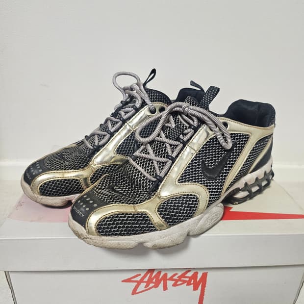 스투시 x 나이키 에어줌 스피리돈
