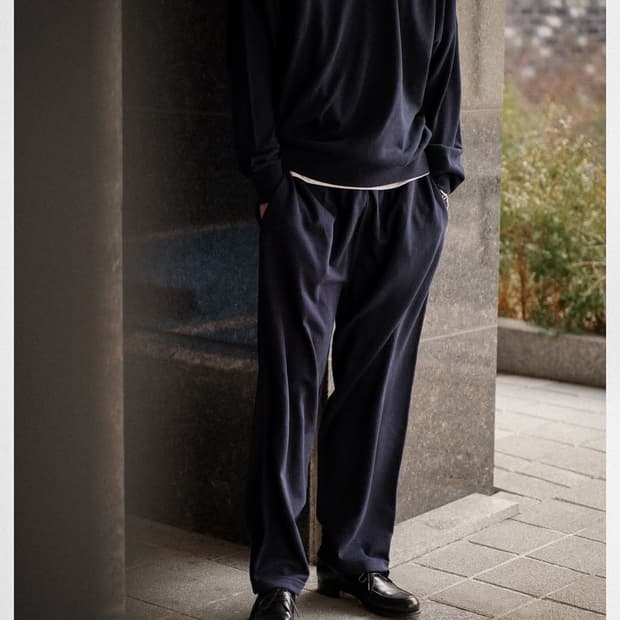 헤릴 26ss 실크 집업 스웨터 네이비 2사이즈